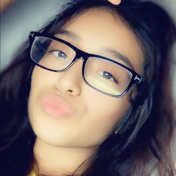 Meet your Posher, Estefania - Picture 1 of 1